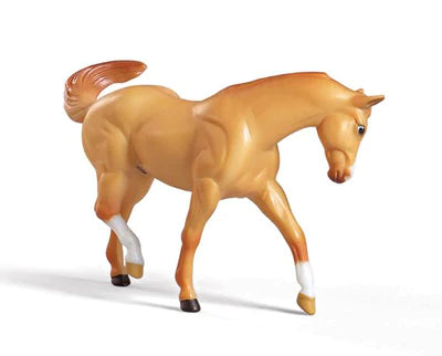 Breyer Stablemates Red Stable Set with Two Horses