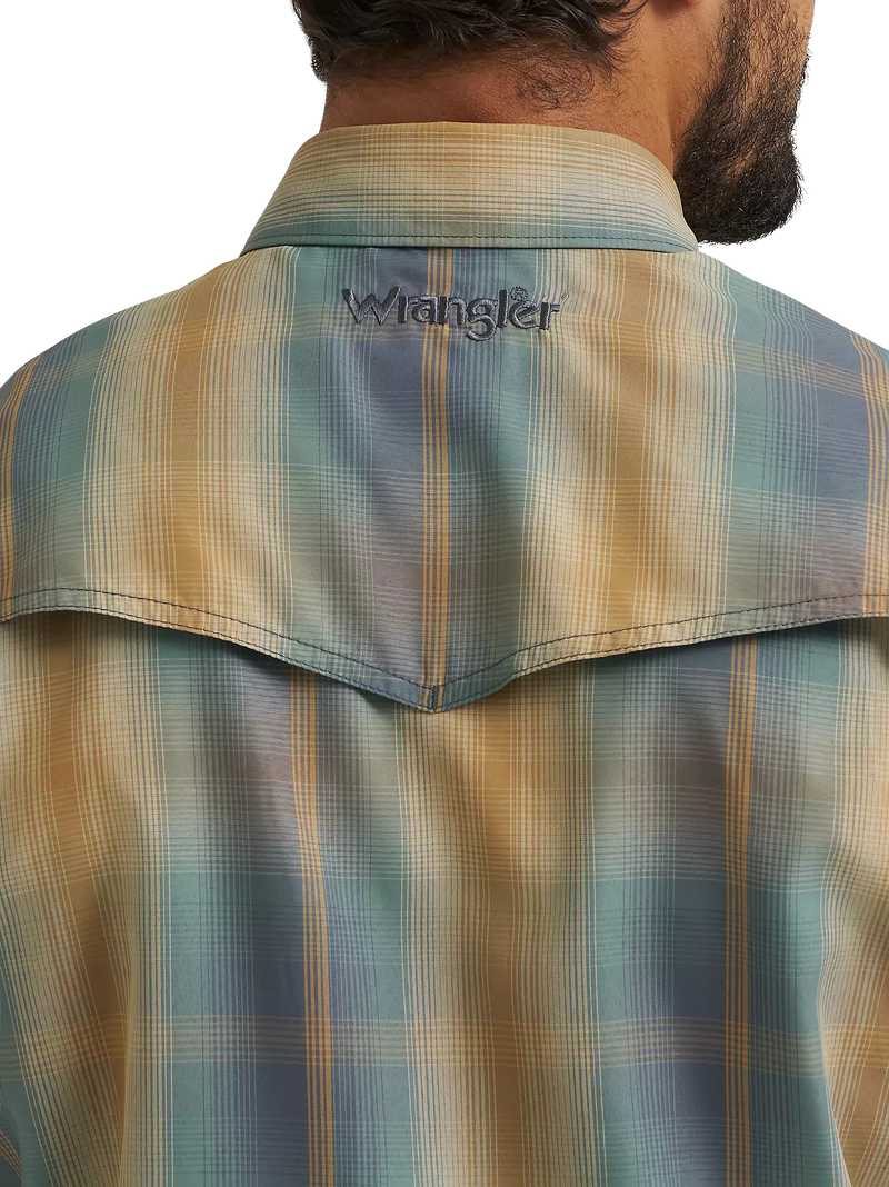 Wrangler All Terrain Gear Men's Performance Plaid Short Sleeve Snap Shirt