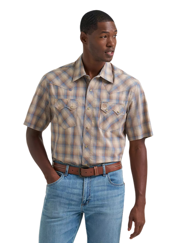 Wrangler Men's Retro Short Sleeve Sawtooth Pocket Western Snap Shirt