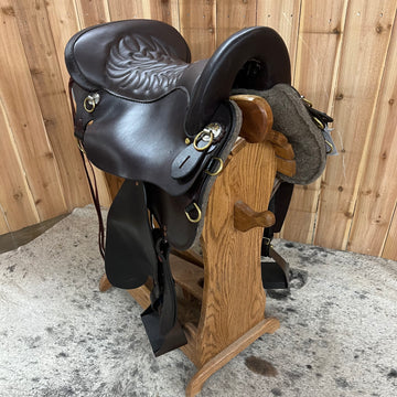 Tucker Classic Endurance Trail Saddle, 17.5" Seat (Demo)