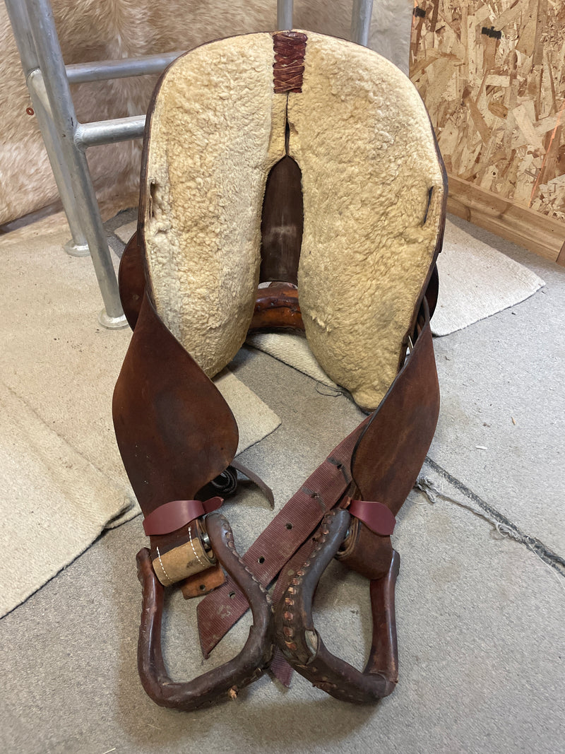 Used Billy Cook Barrel Saddle 13 1/2 inch seat
