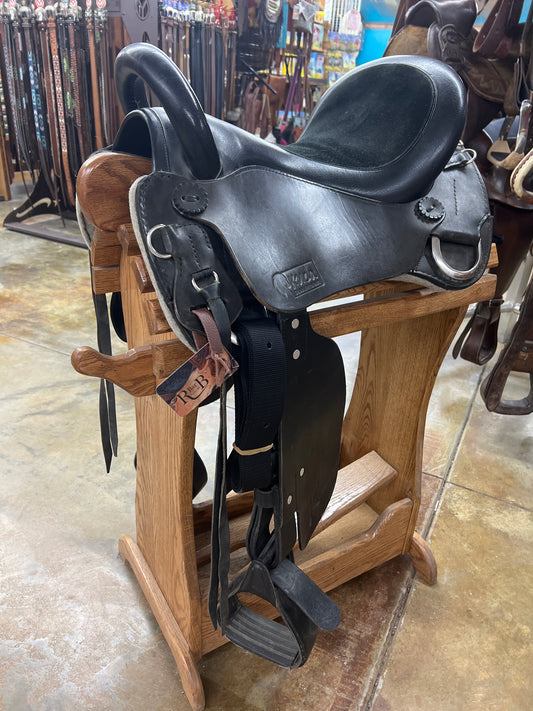 Used Kuda Trail Saddle, 16.5" Seat
