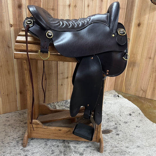 Tucker Classic Endurance Trail Saddle, 17.5" Seat (Demo)