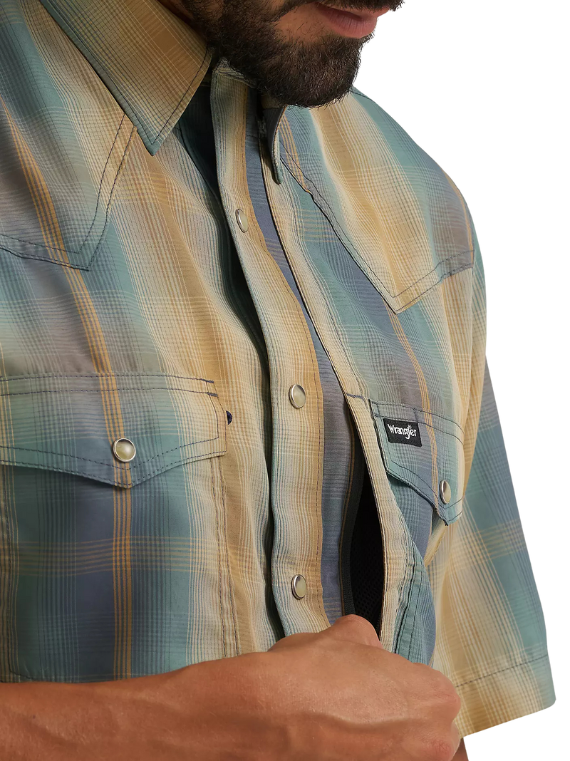 Wrangler All Terrain Gear Men's Performance Plaid Short Sleeve Snap Shirt