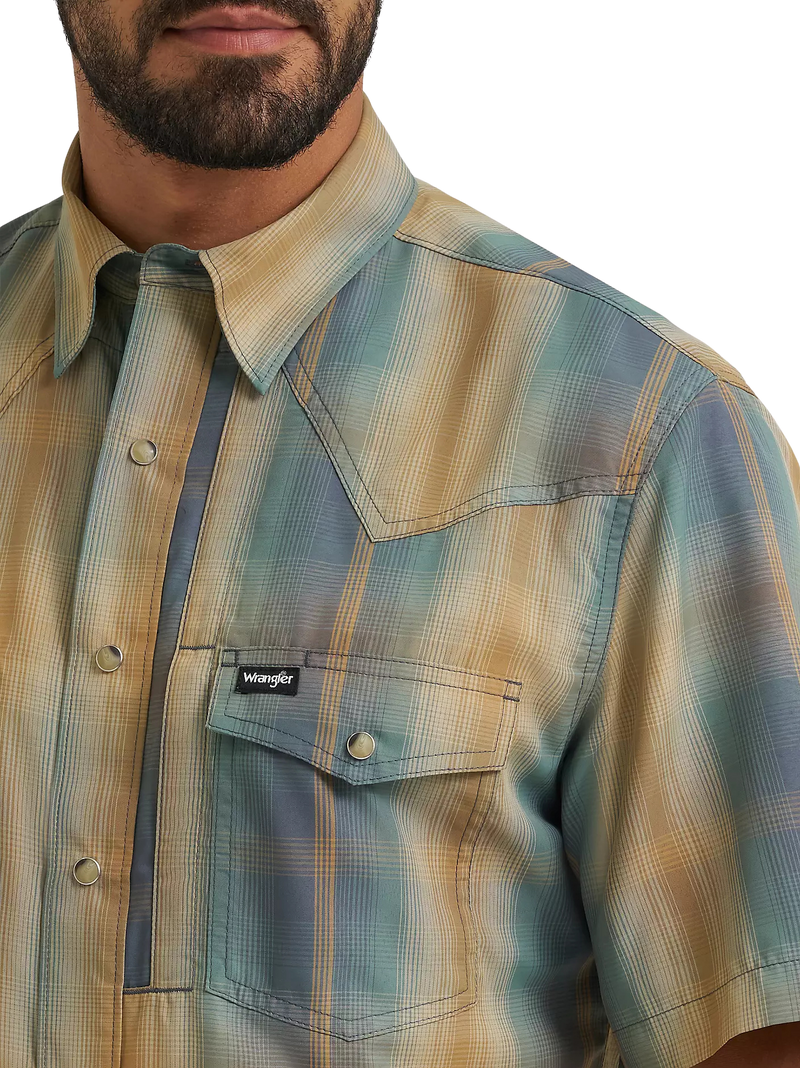 Wrangler All Terrain Gear Men's Performance Plaid Short Sleeve Snap Shirt