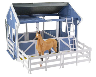 Breyer Deluxe Country Stable with Horse & Wash Stall