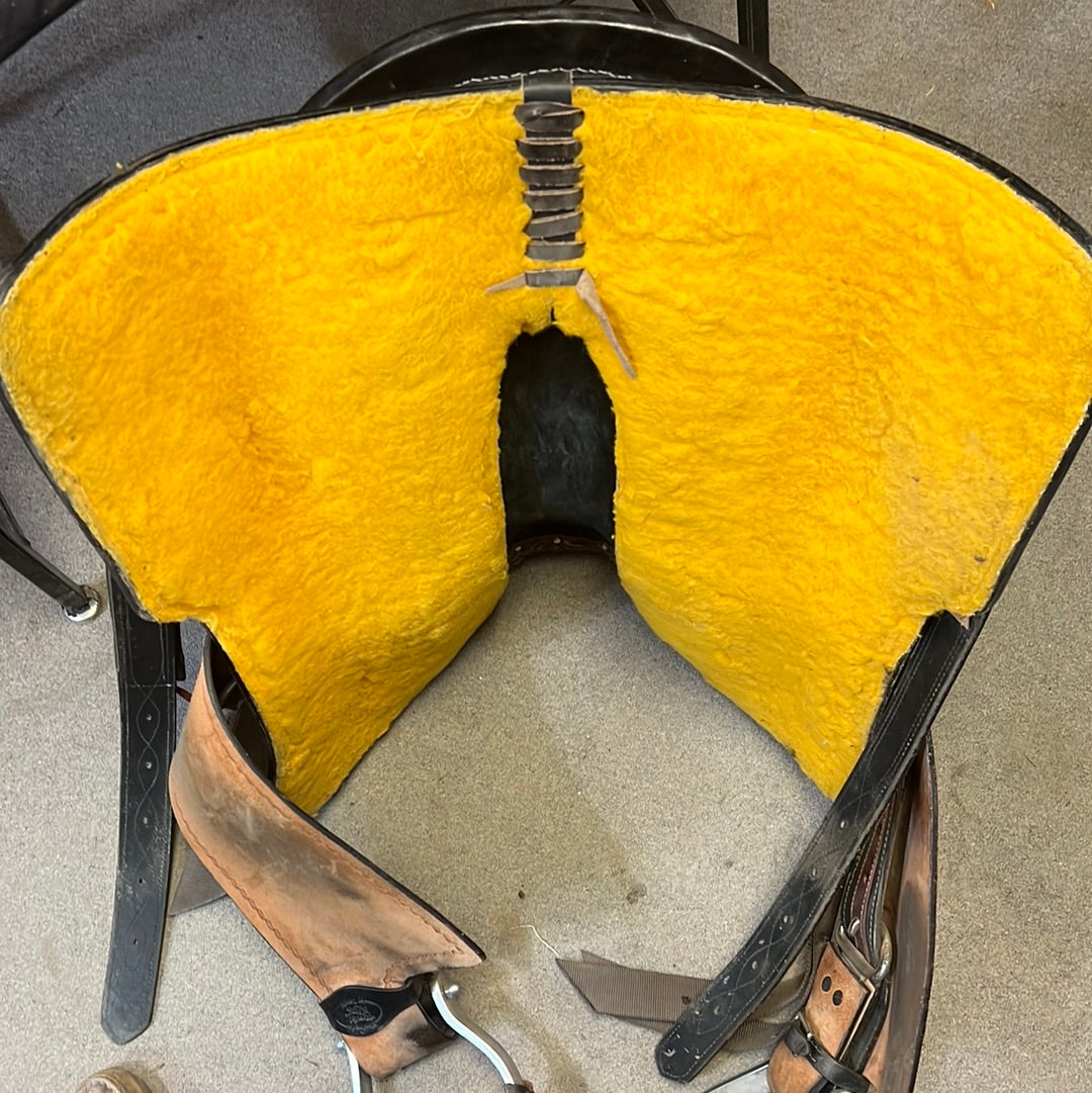 Used Royal King Barrel Saddle 15''